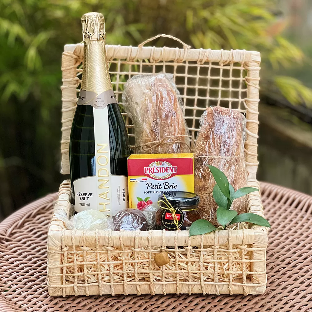 Cesta Celebrar com Chandon, Pães, Petiscos e Pão de Mel - Image 3